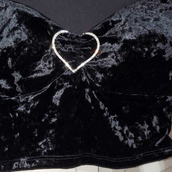 Madden NYC Junior's Velour Top with Rhinestone Heart - Picture 3 of 9